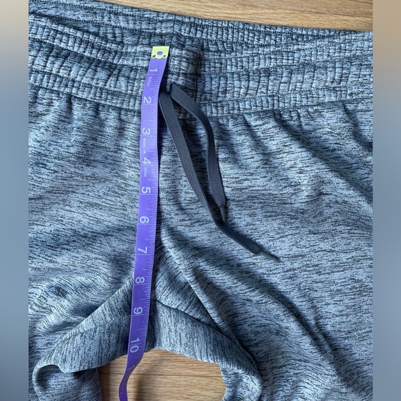 Under Armour Cold Gear Gray Loose Fit Joggers Size Medium Excellent Condition - Picture 8 of 9